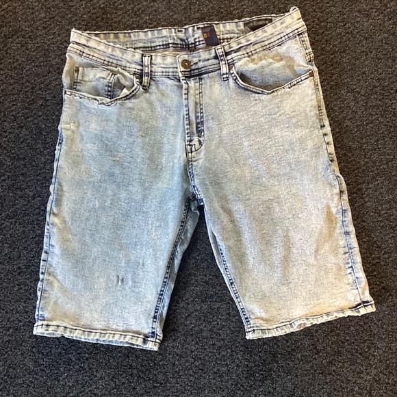 Men shorts - Picture 1 of 3